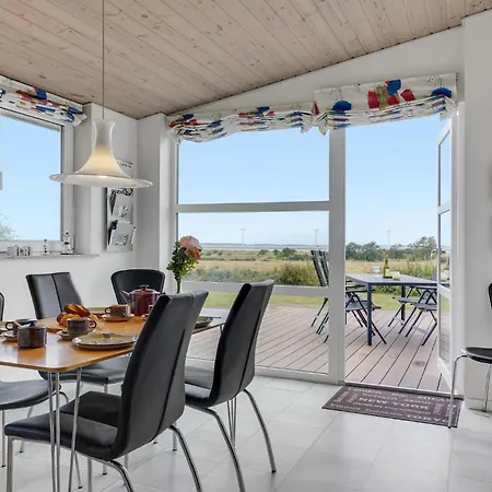 2 Bedroom Stunning In Holiday home Ebeltoft